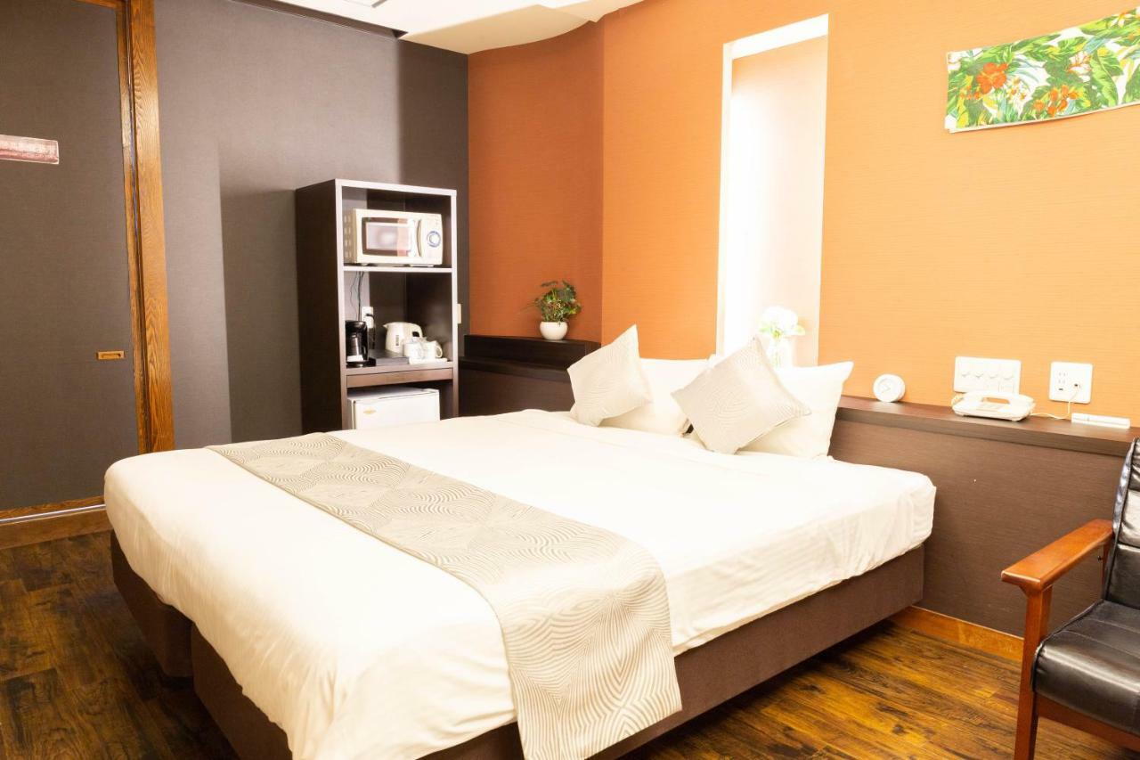 Nami No Ue Crystal Hotel Наха Экстерьер фото